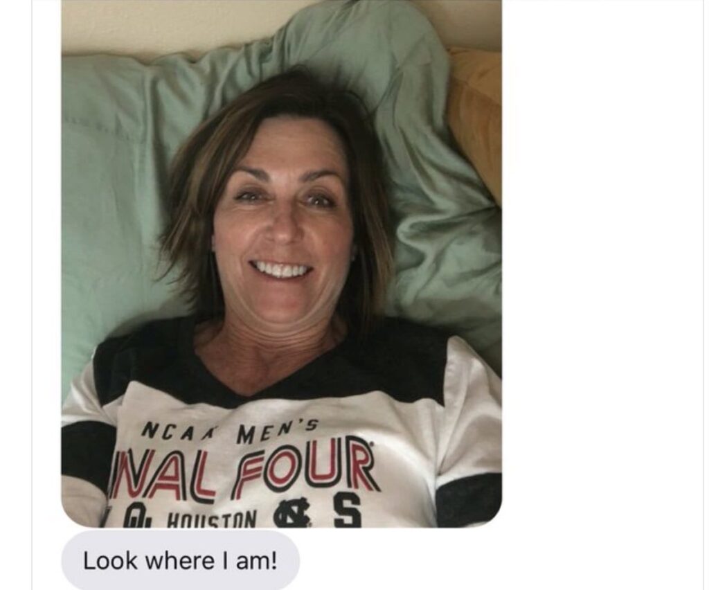 Mom Snaps Selfie From Daughter S Dorm Bed Quickly Learns It S Not Hers