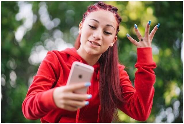cash me ousside girl's hilarious reactions to fan art