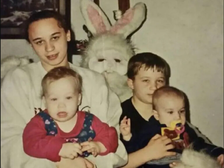 The Most Hilariously Awkward Family Photos – Page 15 – Obsev